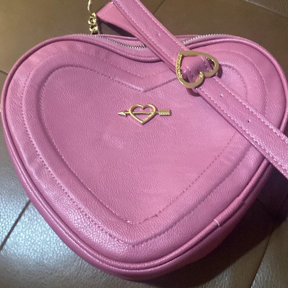 Heart shape Betsy Johnson purse